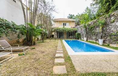 Imagem: A casa possui 4 Dormitórios, 5 Banheiros, 5 Vagas na garagem