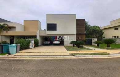 Imagem: A casa em condomínio possui 4 Dormitórios, 5 Banheiros, 4