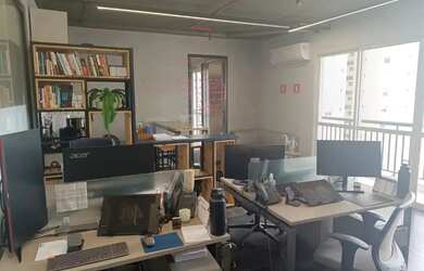 Imagem: O depósito possui 2 Vagas na garagem, 109m² de Área e está