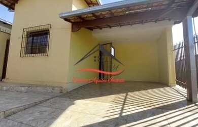 Imagem: A casa possui 2 Dormitórios, 1 Banheiro, 1 Vaga na garagem