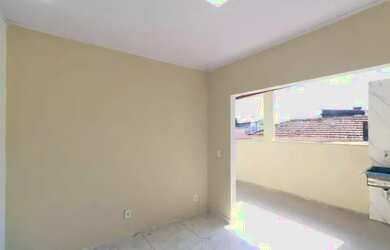 Imagem: A casa possui 2 Dormitórios, 2 Banheiros, 2 Vagas na garagem