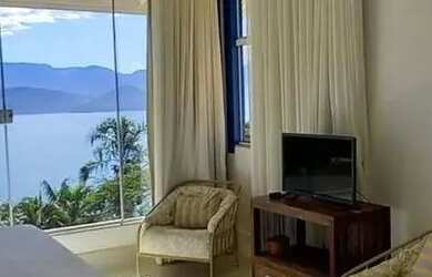 Imagem: A casa possui 4 Dormitórios, 4 Banheiros, 4 Vagas na garagem