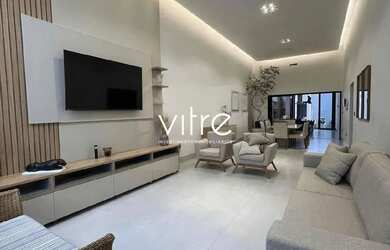 Imagem: A casa possui 3 Dormitórios, 2 Banheiros, 2 Vagas na garagem