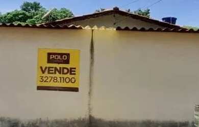 Imagem: A casa possui 3 Dormitórios, 1 Banheiro, 4 Vagas na garagem