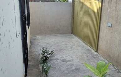 Imagem: A casa possui 3 Dormitórios, 2 Banheiros, 1 Vaga na garagem