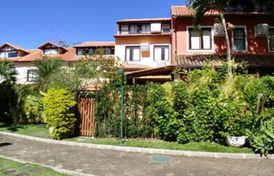 Imagem: A casa em condomínio possui 5 Dormitórios, 4 Banheiros, 2