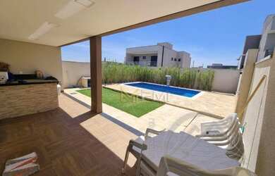 Imagem: A casa em condomínio possui 3 Dormitórios, 1 Banheiro, 4 Vagas