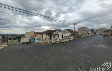 Imagem: A casa possui 3 Dormitórios, 1 Banheiro, 3 Vagas na garagem