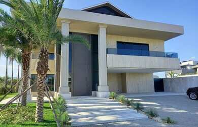 Imagem: A casa em condomínio possui 4 Dormitórios, 5 Banheiros, 4