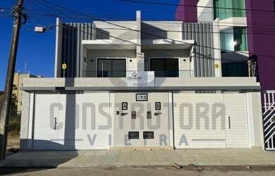 Imagem: A casa possui 3 Dormitórios, 3 Banheiros, 2 Vagas na garagem