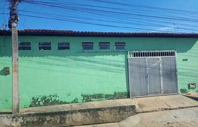 Imagem: A casa possui 3 Dormitórios, 3 Banheiros, 1 Vaga na garagem