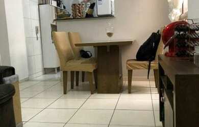 Imagem: O apartamento possui 2 Dormitórios, 1 Banheiro, 1 Vaga na garagem