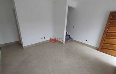 Imagem: A casa possui 2 Dormitórios, 1 Banheiro, 2 Vagas na garagem