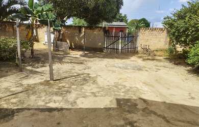 Imagem: A casa possui 2 Dormitórios, 1 Banheiro, 2 Vagas na garagem