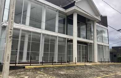 Imagem: O depósito possui 5 Vagas na garagem, 832m² de Área e está