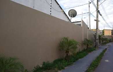 Imagem: A casa possui 2 Dormitórios, 1 Banheiro, 2 Vagas na garagem