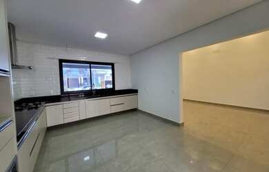 Imagem: A casa em condomínio possui 3 Dormitórios, 2 Banheiros, 2