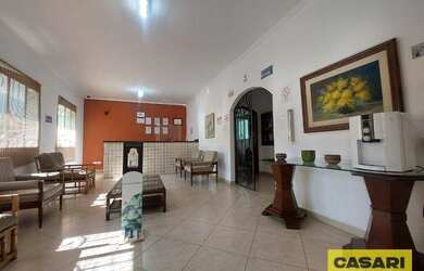 Imagem: O depósito possui 1 Vaga na garagem, 231m² de Área e está