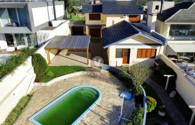 Imagem: A casa em condomínio possui 4 Dormitórios, 4 Banheiros, 5