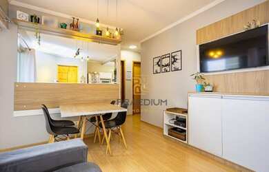 Imagem: O apartamento possui 3 Dormitórios, 1 Banheiro, 1 Vaga na garagem