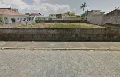 Imagem: O terreno possui 670m² de Área e está localizado em Centro