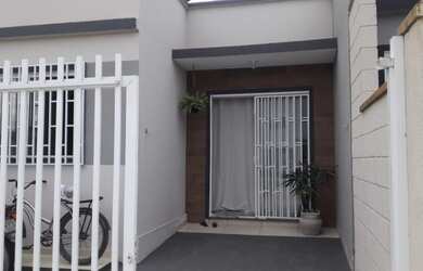 Imagem: A casa possui 2 Dormitórios, 1 Banheiro, 1 Vaga na garagem