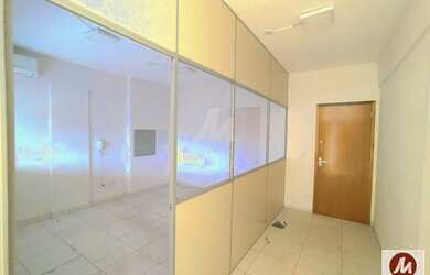 Imagem: O depósito possui 2 Vagas na garagem e 43m² de Área e está