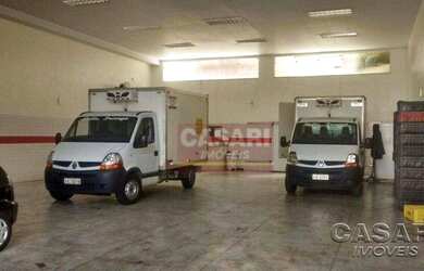 Imagem: O depósito possui 4 Vagas na garagem, 438m² de Área e está