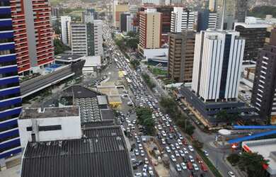 Imagem: O depósito possui 4 Vagas na garagem, 150m² de Área e está