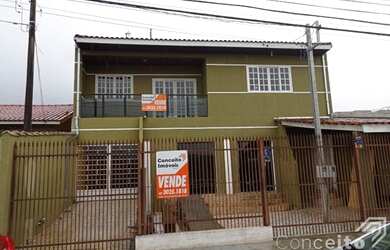 Imagem: A casa possui 3 Dormitórios, 1 Banheiro, 2 Vagas na garagem