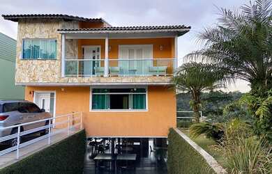 Imagem: A casa em condomínio possui 3 Dormitórios, 3 Banheiros, 4