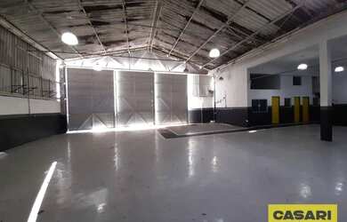 Imagem: O depósito possui 5 Vagas na garagem, 450m² de Área e está