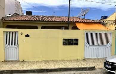 Imagem: A casa possui 2 Dormitórios, 2 Banheiros, 1 Vaga na garagem