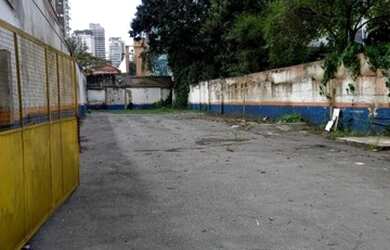 Imagem: O terreno possui 400m² de Área e está localizado em Vila