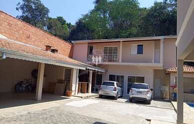 Imagem: A casa possui 4 Dormitórios, 5 Banheiros, 5 Vagas na garagem