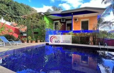 Imagem: A casa em condomínio possui 5 Dormitórios, 5 Banheiros, 4