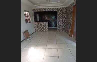 Imagem: A casa possui 2 Dormitórios, 1 Banheiro, 1 Vaga na garagem