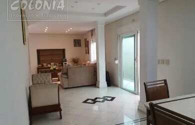 Imagem: A casa possui 3 Dormitórios, 4 Banheiros, 4 Vagas na garagem