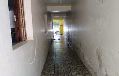 Imagem: A casa possui 3 Dormitórios, 1 Banheiro, 1 Vaga na garagem