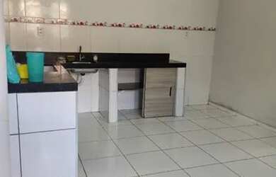 Imagem: A casa possui 3 Dormitórios, 2 Banheiros, 1 Vaga na garagem