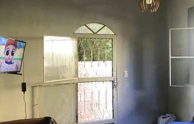 Imagem: A casa possui 2 Dormitórios, 1 Banheiro e está localizado