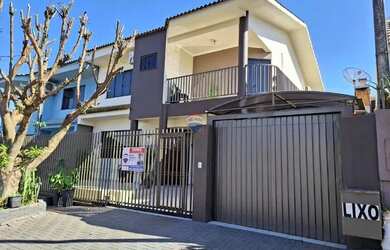 Imagem: A casa possui 2 Dormitórios, 1 Banheiro, 3 Vagas na garagem