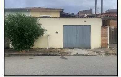 Imagem: A casa possui 2 Dormitórios, 1 Banheiro, 1 Vaga na garagem