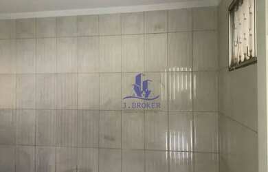 Imagem: A casa possui 3 Dormitórios, 2 Banheiros, 4 Vagas na garagem