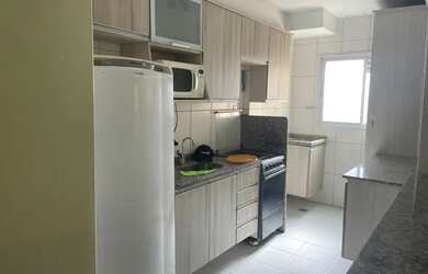 Imagem: O apartamento possui 3 Dormitórios, 1 Banheiro, 1 Vaga na garagem