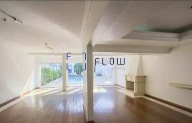 Imagem: A casa possui 3 Dormitórios, 3 Banheiros, 3 Vagas na garagem