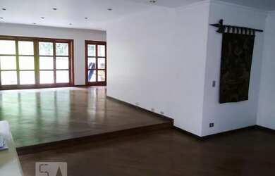 Imagem: A casa possui 5 Dormitórios, 5 Banheiros, 1 Vaga na garagem