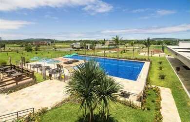 Imagem: O terreno possui 360m² de Área e está localizado em Peró