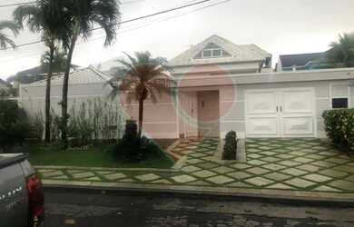 Imagem: A casa em condomínio possui 5 Dormitórios, 5 Banheiros, 3