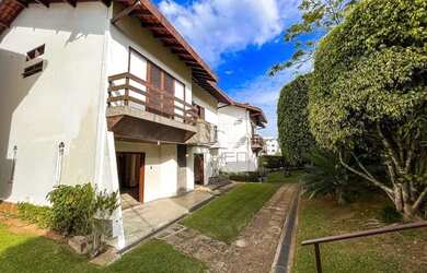 Imagem: A casa em condomínio possui 5 Dormitórios, 5 Banheiros, 1